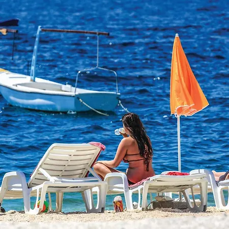 Two-bedroom In Okrug Gornji 트로기르