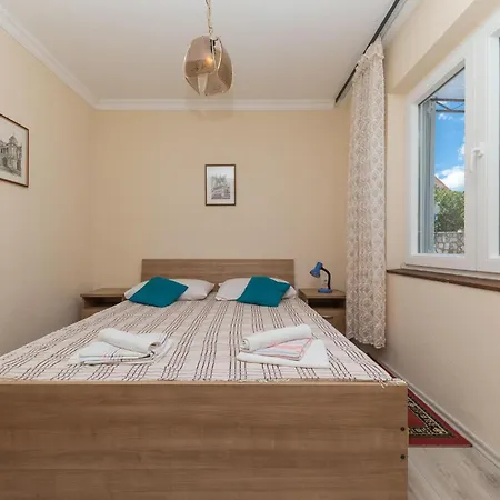 Two-bedroom In Okrug Gornji Apartment *