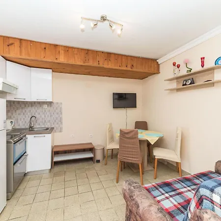 Apartment Two-bedroom In Okrug Gornji Trogir