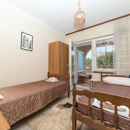 Two-bedroom In Okrug Gornji * 트로기르