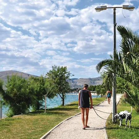 Two-bedroom In Okrug Gornji *