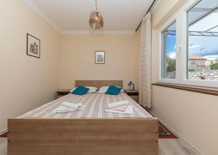 Two-bedroom In Okrug Gornji Apartament *
