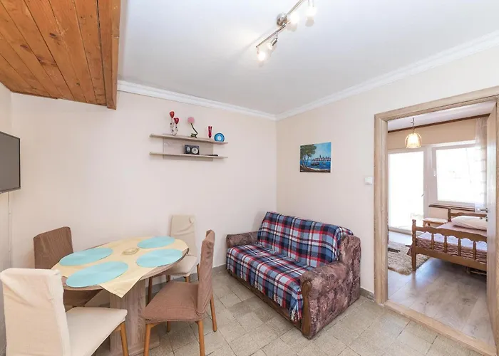 Two-bedroom In Okrug Gornji