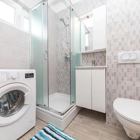 Apartament Two-bedroom In Okrug Gornji *