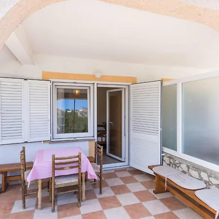 Two-bedroom In Okrug Gornji Lägenhet