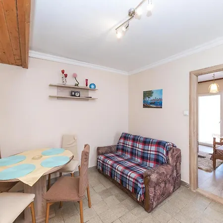 Two-bedroom In Okrug Gornji